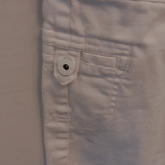 Gloria Vanderbilt White Women's Bermudas - Picture 3 of 4
